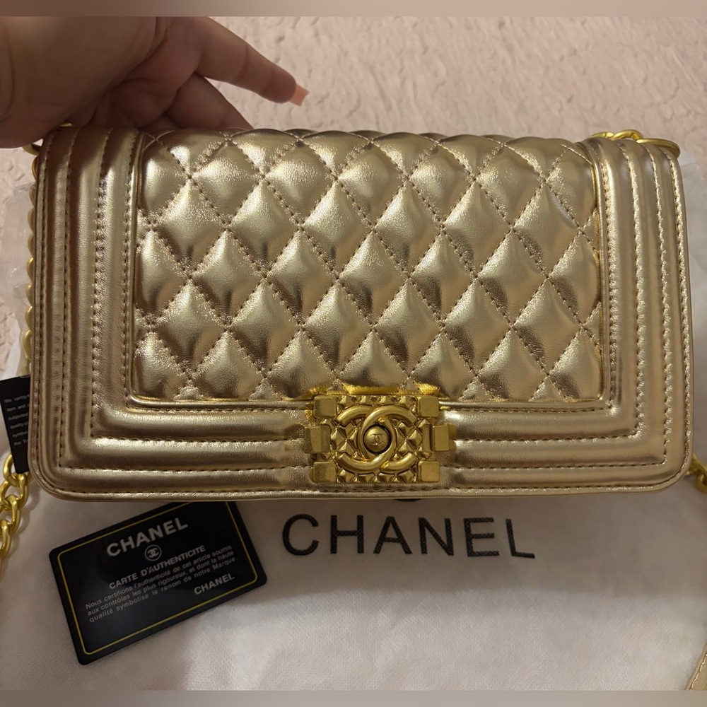 Fashion Metallic Gold Quilted Calfskin Medium Classic Double Flap Shoulder Bag - Picture 2 of 16